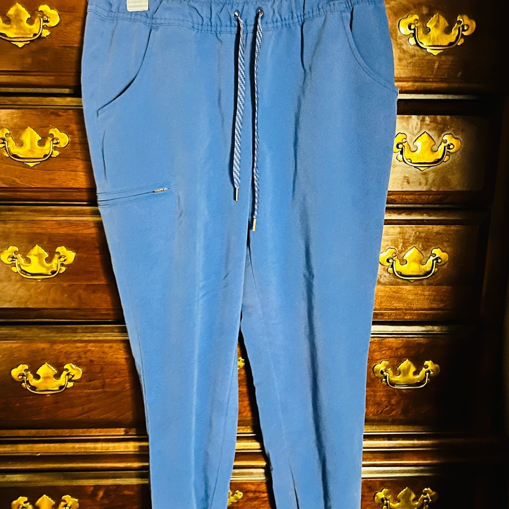 Jaanuu jogger scrubs